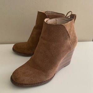 Lucky Brand Tan Suede Booties